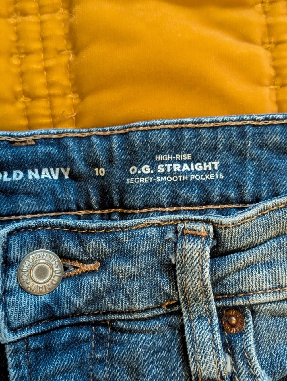 Old Navy 3in Distresses Denim Shorts Size 10 - Picture 2 of 5
